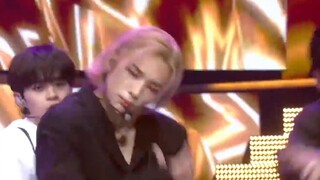 กลุ่มผู้ชายเกาหลีเต้นกับกลุ่มผู้หญิง และกลุ่มผู้ชายก็เซ็กซี่ แต่กลุ่มผู้หญิงก็ไม่มีอะไรผิดปกติ!