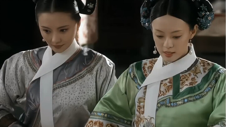 Every time Huanhuan wore this teal outfit, something bad would happen. That’s why she never wore gre