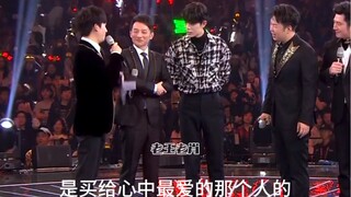 大老师一句话吓坏了一群人，只有王老师嘴角咧到太阳穴