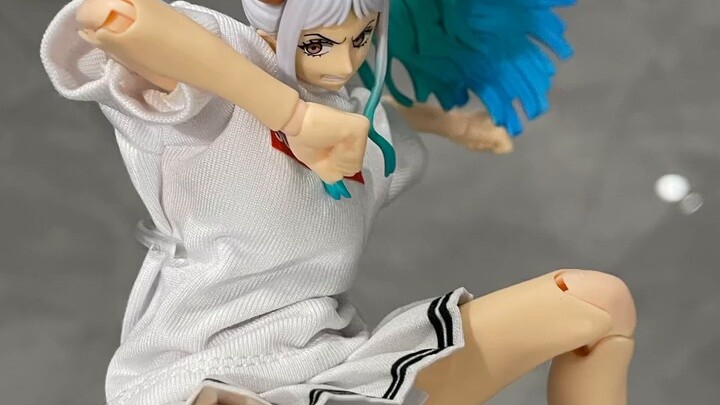 [Make up a pose] Who knows? I always want to make a fighting pose... One Piece's sea is Kaiyodo's se