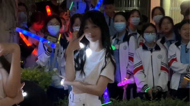 There is even a performance when the senior students of Songbai Middle School shout out to each othe