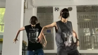 Lời thì thầm rất mờ nhạt nhưng rất đẹp trai～