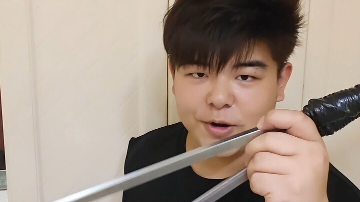 กระบองสี่เหลี่ยมแบบทันสมัย จริงๆ แล้วก็คือไขควง ใช้ป้องกันตัว