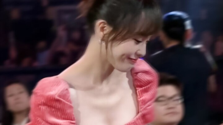 Wow! With that poise and aura, it’s no exaggeration to say she’s one of a kind in the entertainment 