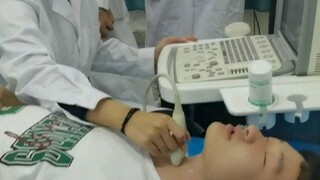 ليست كل فحوصات الموجات فوق الصوتية الملونة تتطلب ضغطًا بالمجس؛ الأمر يعتمد على بنية جسم المريض. لكن 