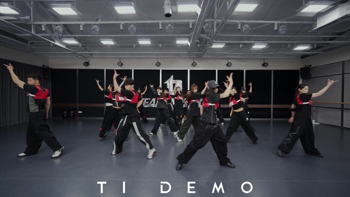 Demo của biên đạo múa “Cả thế giới cùng tôi lên đường”