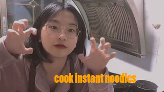 【Food】★Day in the life of an Idol Stan★ Cooking instant noodles!