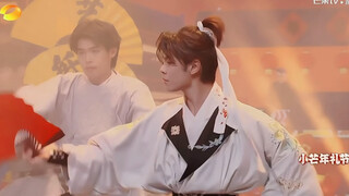 Karya koreografi Wang Chenyi, tarian kipasnya sangat keren