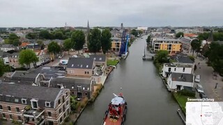 Một tàu chở hàng từ Rotterdam, Hà Lan đến Amsterdam, hóa ra cần "mở" tới chừng này cây cầu...