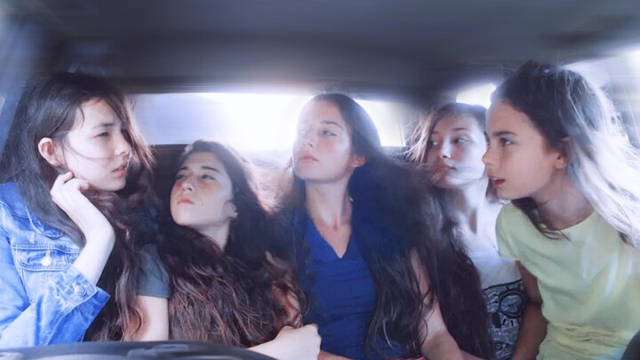 في أواخر صيف 2015، هربت مع أختي من حفل الزفاف إلى إسطنبول.