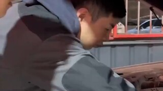 4S店奸商从车上拿下来一个小配件！！！