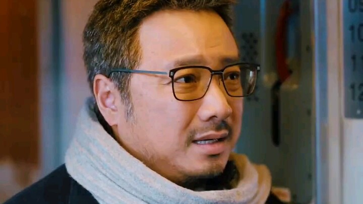 Kru kereta yang diperankan Jia Bing selalu disindir di mana-mana—setelah menontonnya, aku hampir ter