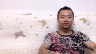 Không thể tin rằng hình xăm không thể rửa sạch sau hơn mười ngày, anh chàng này tức giận đã xăm hơn 
