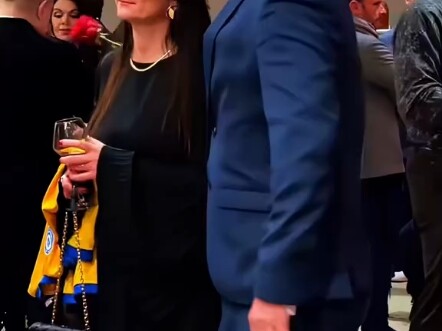 ให้กุหลาบ กลิ่นหอมยังคงติดมือ