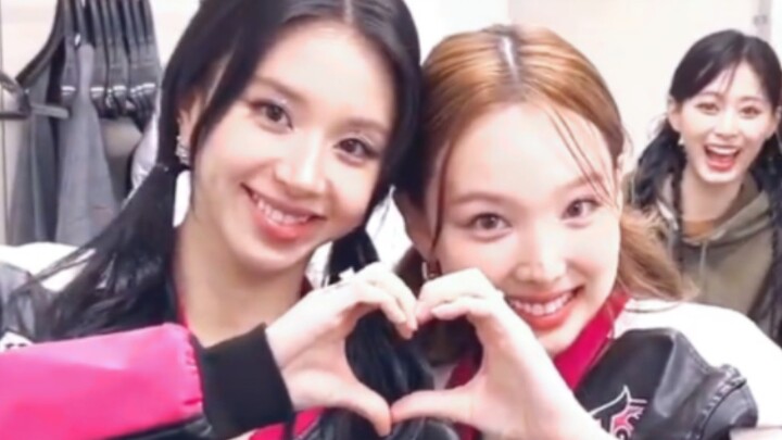 New Year Challenge 1.0! TWICE “Cute” Dance Challenge