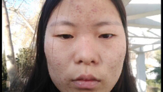 An ordinary girl who only has her lips to look at and wants to be beautiful has worked hard to learn