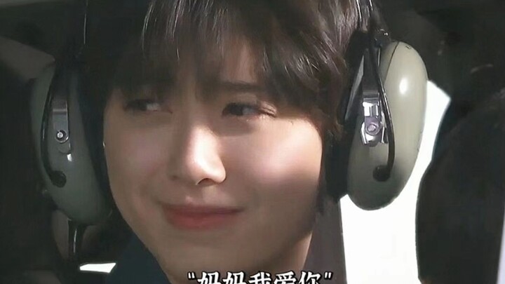 Ibunya meninggal dalam penerbangan karena kelalaian pramugari, tujuh tahun kemudian ia menjadi seora