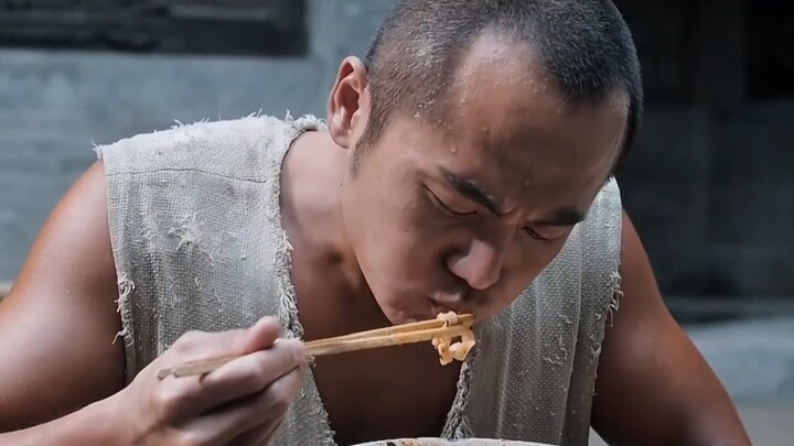 Heiwa was so hungry he could barely hold on. After a bowl of hot noodle soup, he finally had somethi