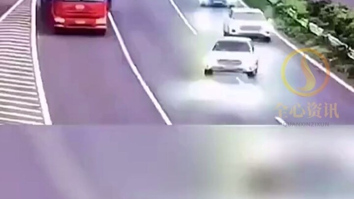 Internet memang hebat banget—meski terpisah puluhan ribu kilometer, tetap bisa bikin kamu sakit kepa