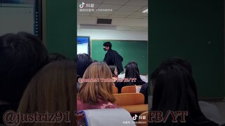 [FANCAM] LinYi 林一 is back to school and...