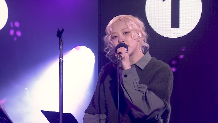 ROSÉ BLACKPINK Last Christmas Performance