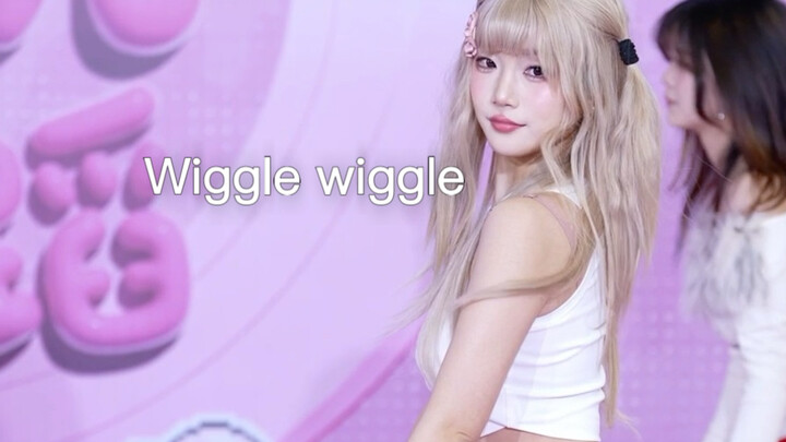 [wiggle wiggle] The shorts were just randomly bought by pxx and have nothing to do with that crappy 
