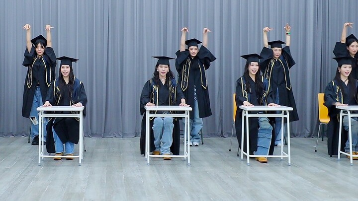 [Weeekly] 'Good Day (Special Daileee)' Practice Room 🎓 Graduation Dress Version