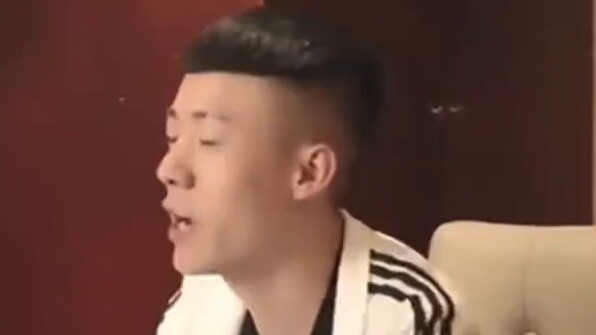 Beberapa orang mengejek mahasiswa karena mencari pekerjaan, *tara yang lain memberikan kesempata