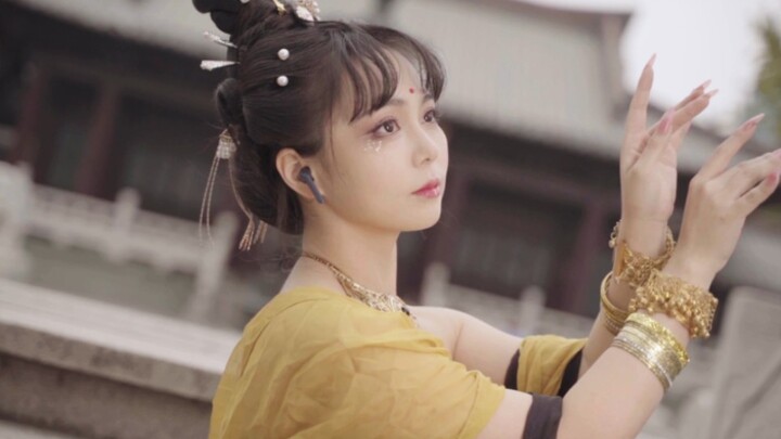 ฉันจุดธูปหอมสูงถวายเทพเจ้า เพื่อระลึกถึงความไม่สงบในใจของฉัน