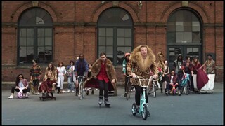 MACKLEMORE & RYAN LEWIS - THRIFT SHOP FEAT. WANZ (OFFICIAL VIDEO)