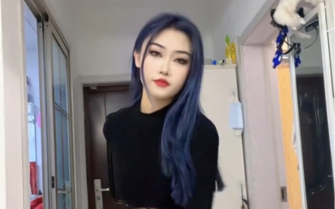 还是那个皮裤小姐姐