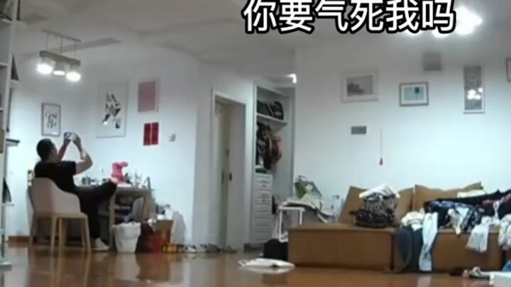 Vợ ngày càng cáu gắt khi kèm con làm bài tập, chồng đang lướt điện thoại nhận ra có gì đó không ổn l