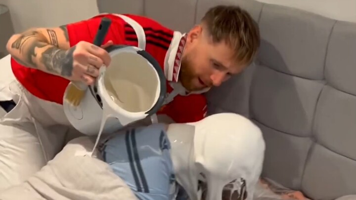 Pasangan asing bermain-main dengan iseng, netizen: Hidup ini nggak bisa diterusin lagi, pacar udah k