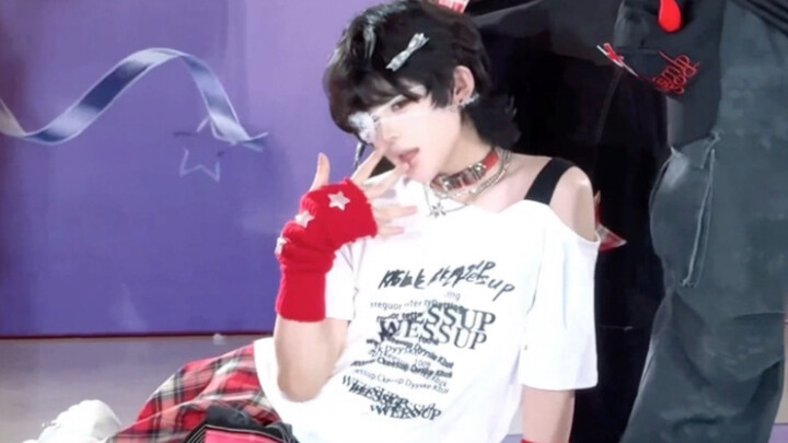 كبّر الكاميرا، كبّر الكاميرا! إصابة في العين! عرض الشارع لطلاب الجامعة الـ04: فتيات العصر – “I Got a