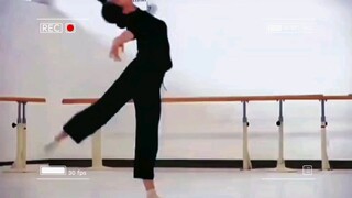 إنها تحب الرقص، وأنا أحبها