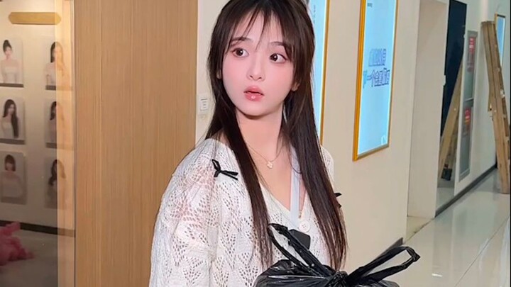 People die for wealth, and pigs die for food.