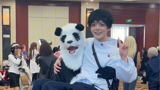 Thực sự có ai đó đang cosplay gấu trúc!