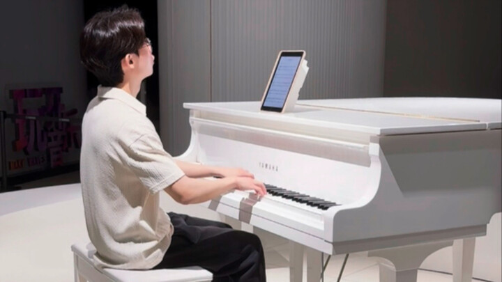 Malam Natal tetap rajin berlatih piano