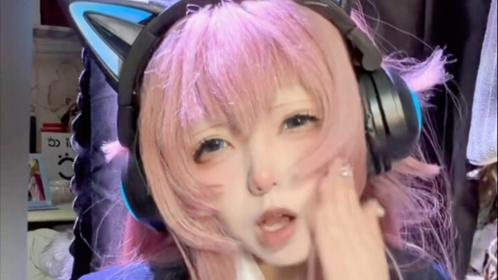 Pergi ke bar dan lihat sendiri, di hadapan uang, penampilan fisik itu apa artinya!