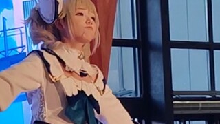 Barbara is so cute even when her hat falls off! (FES stage footage)