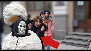 SCARY SNOWMAN PRANK 4 2019 - เมื่อกริมอาศัยอยู่ในตุ๊กตาหิมะ