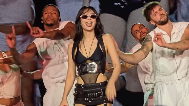 JENNIE’s Barcelona Show: Handlebars + with the ie+like JENNIE