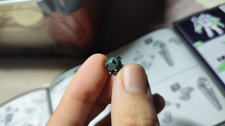 头确实完美分色，但是一个太阳炉贴九个芝麻粒大的贴纸