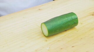 It doesn't matter if you are not good at cutting. You can also cut thin cucumber slices with two bam