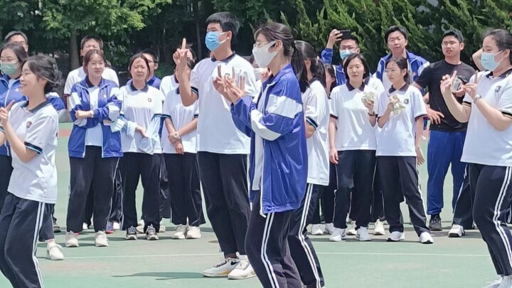 Điệu nhảy ngẫu nhiên đầu tiên của trường Trung học Cơ sở Đại Liên số 24!!! Thống kê chưa đầy đủ của 