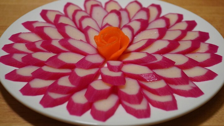 Saat Imlek, jangan langsung makan talas! Rendam dulu dalam air, biar bunganya mekar penuh keberuntun