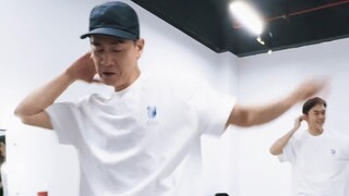 Jordan Chan เต้น MAMA ได้เนียนมาก Chilin: ฉันพยายามเต้นตามเขาอยู่นะ เห็นความแตกต่างระหว่างนักเต้นหลั