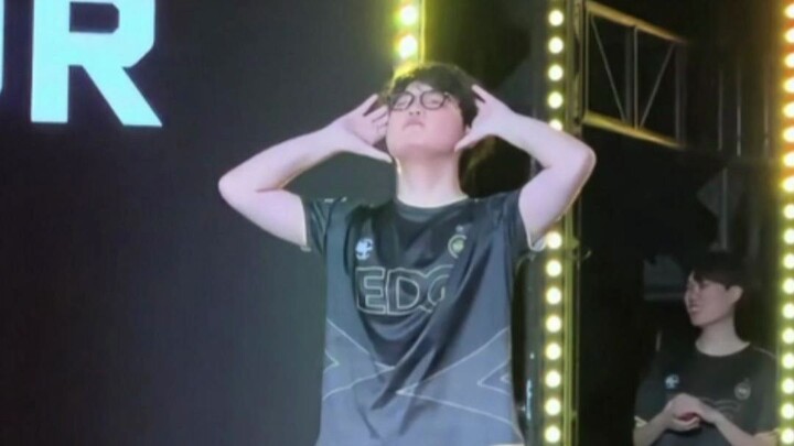 อายุ 20 ปี แชมป์โลก! จุดสูงสุดของ FPS ในประเทศ: คังคัง