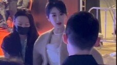 Vẻ mặt bất ngờ của Dương Tử sau khi được người quen chụp ảnh! Ha ha