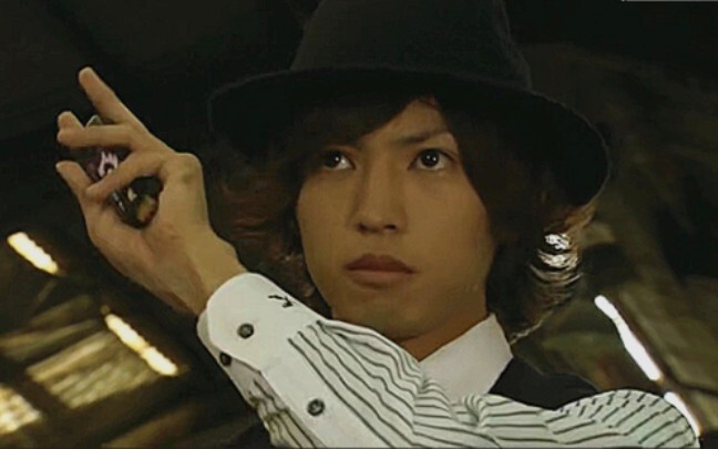 As expected, the man who shouts "HENSHIN" before transforming is the most handsome! !